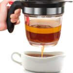 Fat Separator With Bottom Release, 4 Cup Gravy Separator for Cooking with Oil Strainer, Kitchen Gadgets Grease Separator Packaged with a 3-in-1 Multifunctional Peeler (Red)