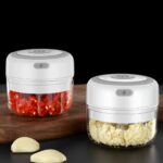 Garlic Chopper, Buildec 250ml Mini Grinder Portable Veggie Chopper Garlic Grinder Masher Onion Chopper Cordless Small Food Processor Mini for Ginger, Chili, Fruit, Meat