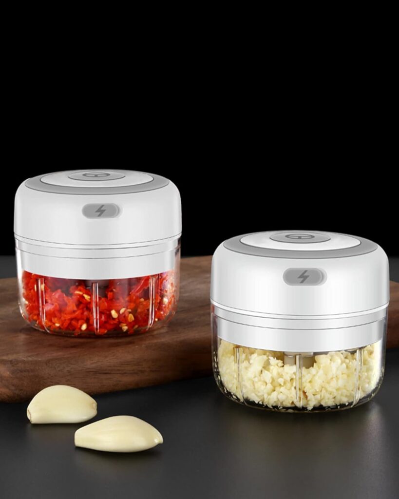 Garlic Chopper, Buildec 250ml Mini Grinder Portable Veggie Chopper Garlic Grinder Masher Onion Chopper Cordless Small Food Processor Mini for Ginger, Chili, Fruit, Meat